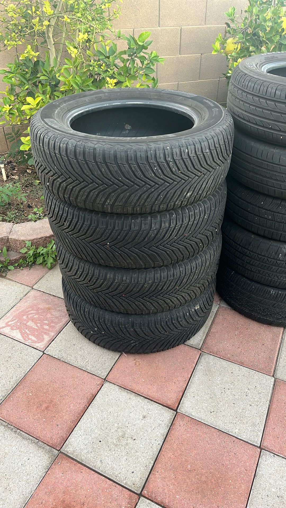 4 Match Tiers 225/65 R 17 Good Condition Fresh Tier