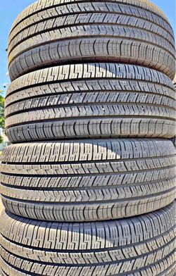 265/60/17 Goodyear  Set de Tired con 70% de vida las 4