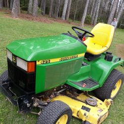 John Deere 425 Tractor, Four Wheel Turn