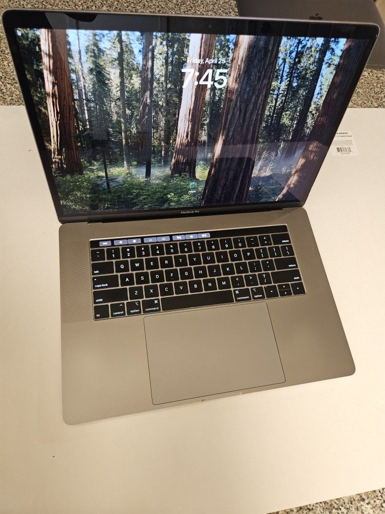 Apple Macbook Pro i7 32gb Ram 2.6ghz 256gb Drive 15.4 Screen 2018