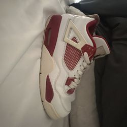 red Jordan 4 