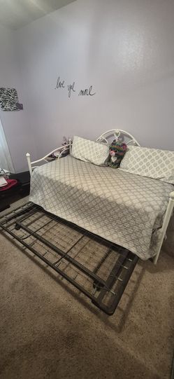 Trundle bed frame