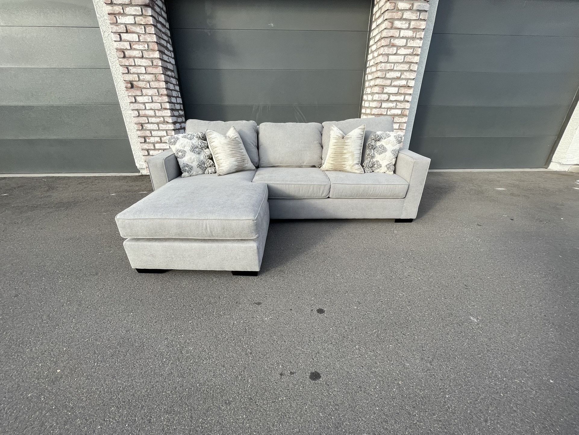 Free Delivery Sectional Sofs Couch