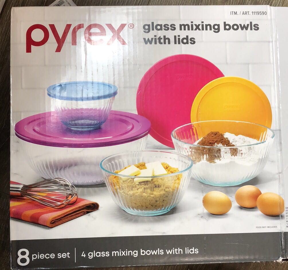 pyrex Glass mixing bowls with lids