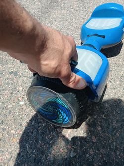 Voyager Hover Board. Like New JUST NEEDS CHARGER