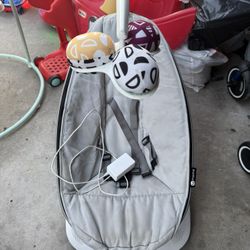 4 MOMS SWING 