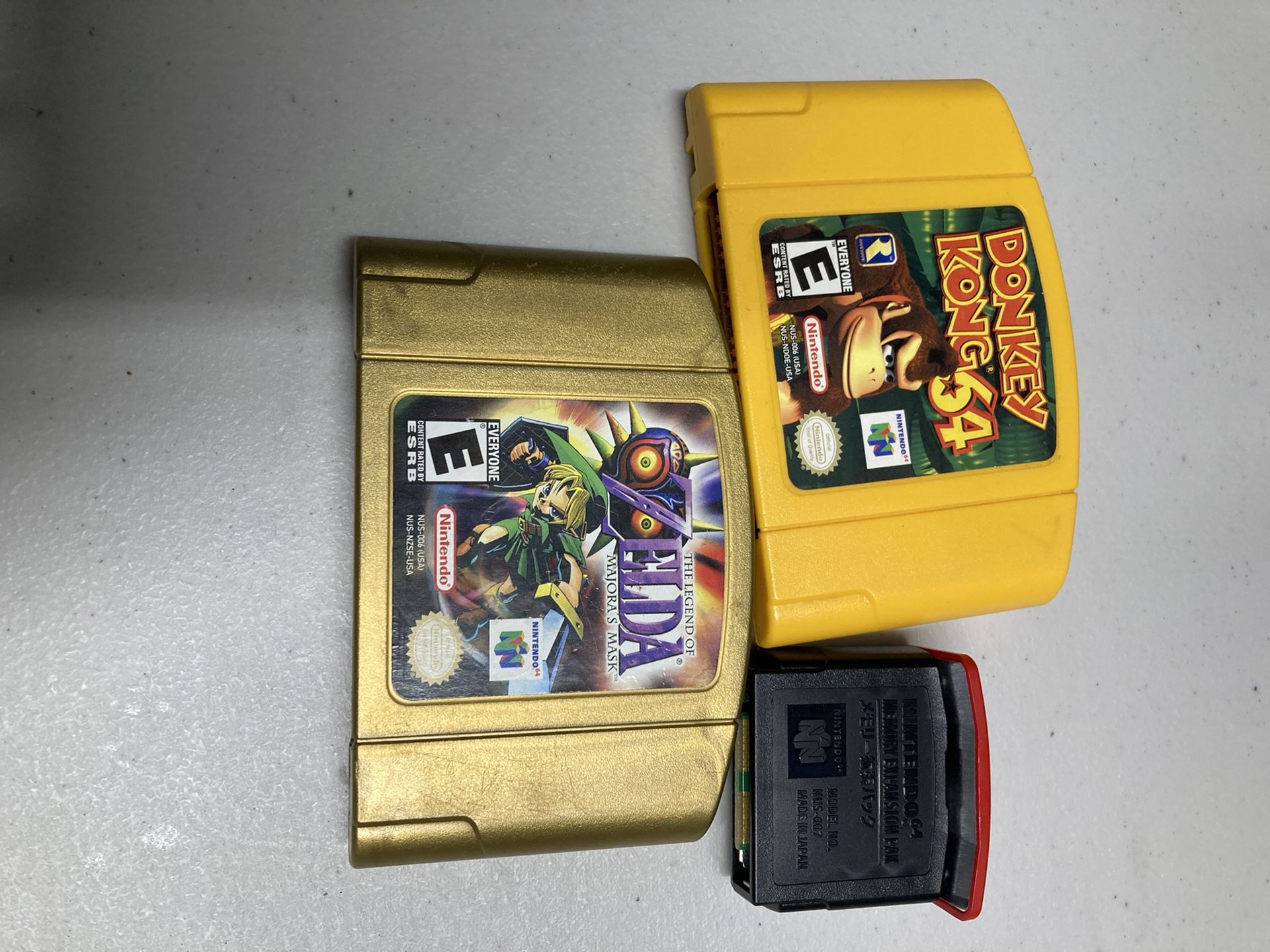 Nintendo 64 games donkey Kong 64 expansion pak legend of Zelda( majora’s mask cracked case)