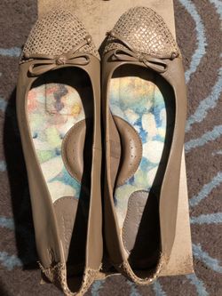 Born Brand Women’s Shoes SIZE: 8.5