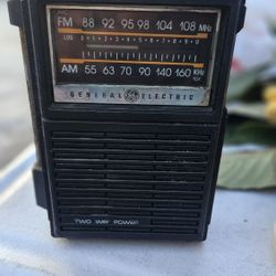 OLD VINTAGE BLACK GENERAL ELECTRONIC AM FM PORTABLE RADIO 2 WAY POWER