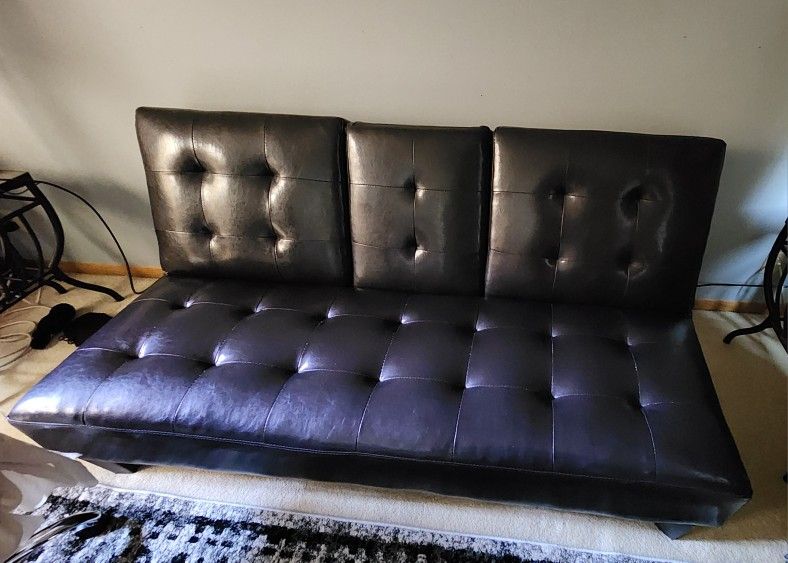 Leather Couch/Fouton