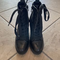 Steve Madden Boots (Black, Size 5)