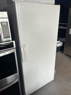 Standup commercial freezer