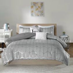 5 -Piece Grey/Silver King/California king Comforter Set
