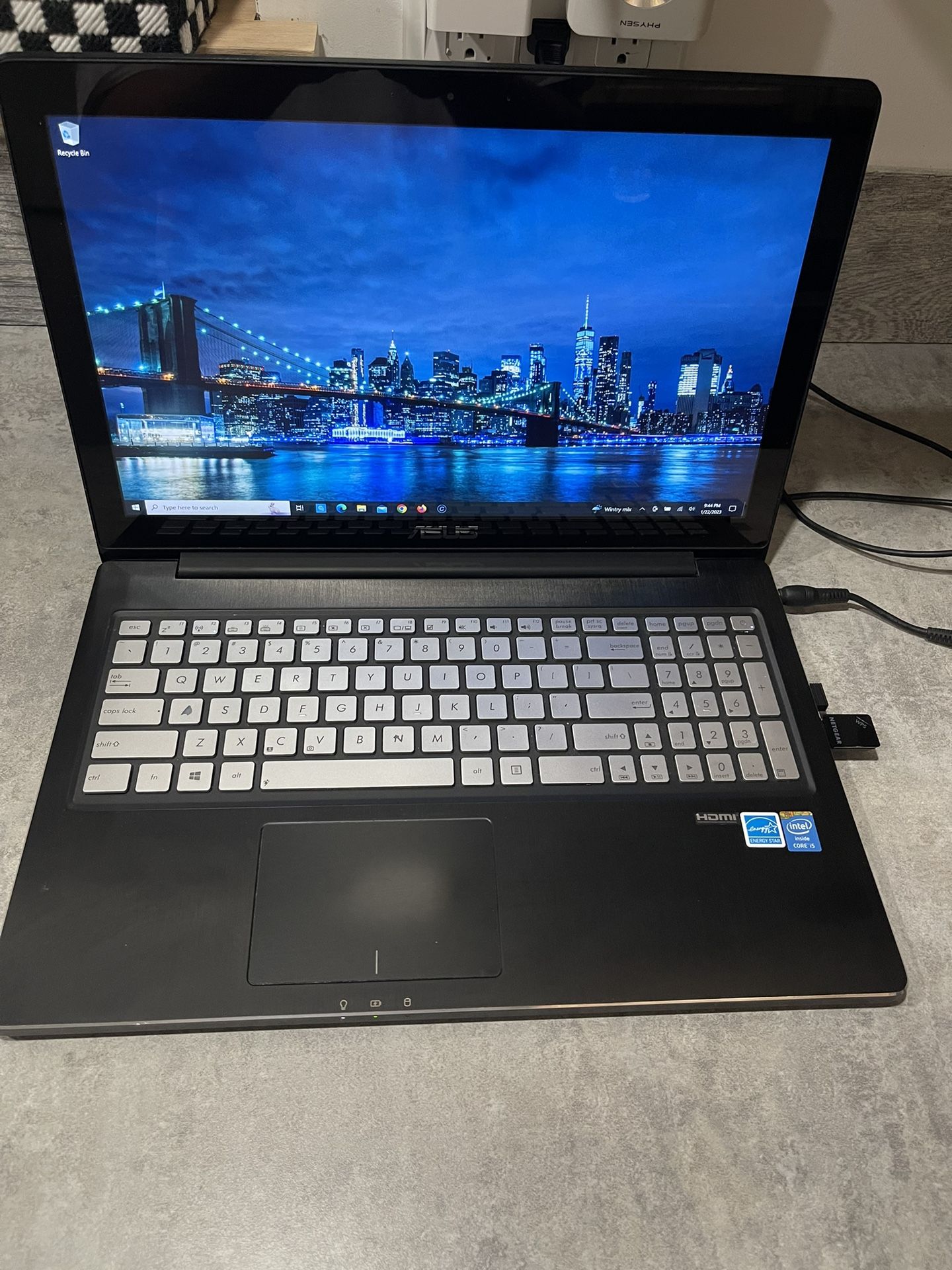 asus touchscreen 15.5" laptop windows 10 6gb ram 700gb hard drive with ac adapter