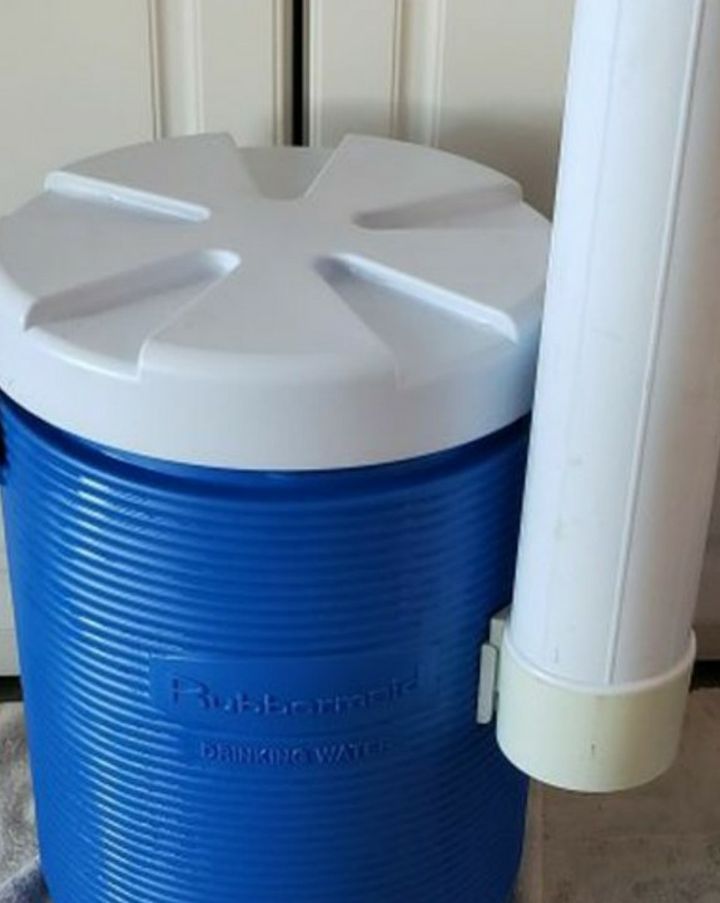 Rubbermaid 5 Gallon Sports Water Cooler Dispenser With Cup Dispenser