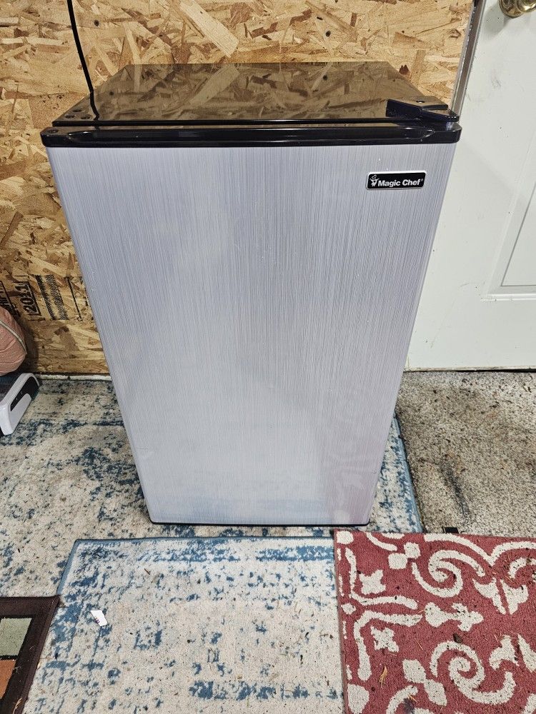 Magic Chef Mini Refrigerator Freezer