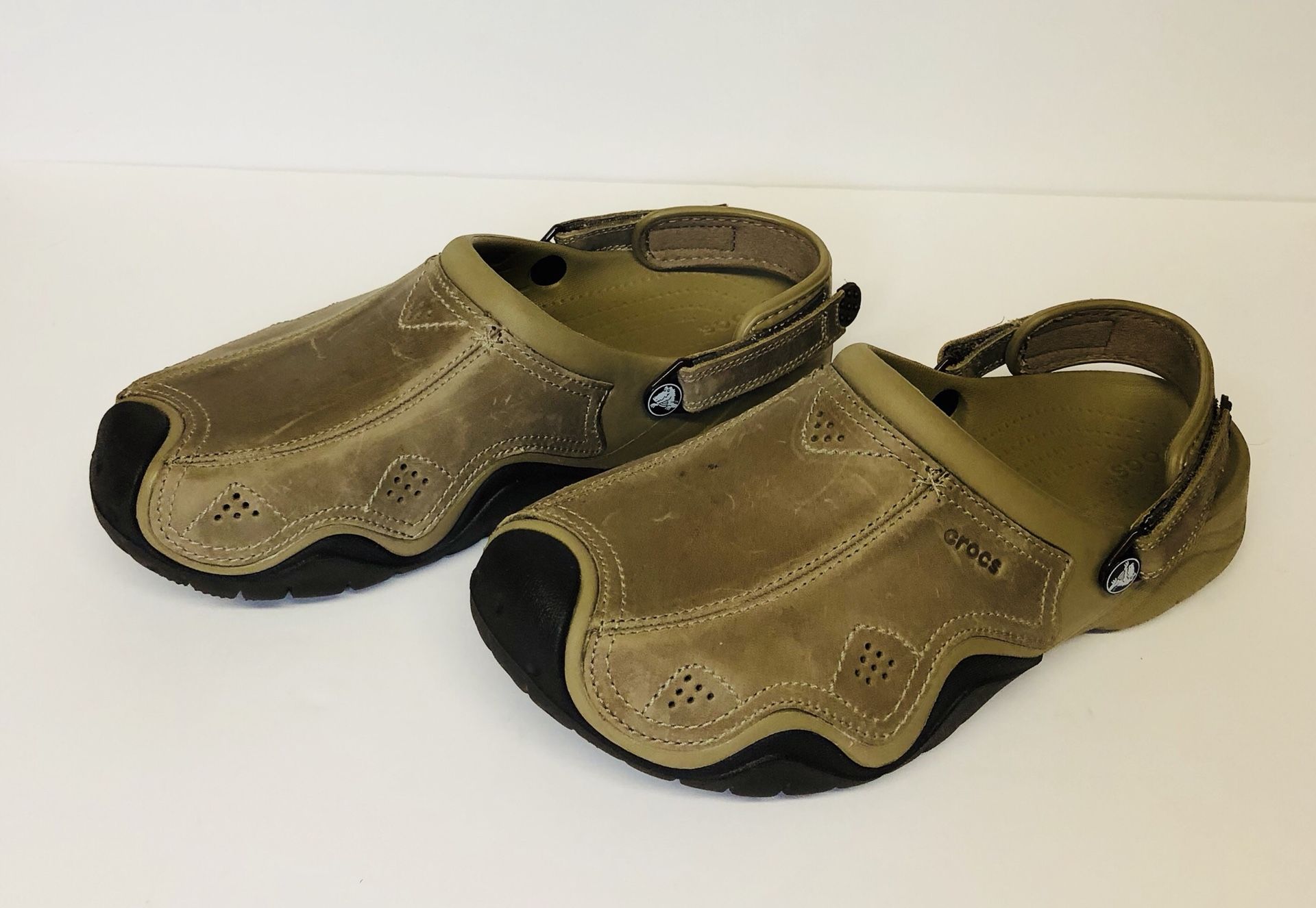 CROCS Men’s Swiftwater Leather Khaki / Espresso Clog #202368 12M