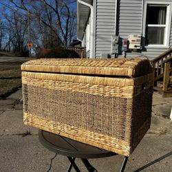Broyhill woven wicker storage trunk / blanket chest