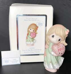 Precious Moments 2011 Xmas Figurine #111001 “Love Is the Best Gift of All” and BONUS