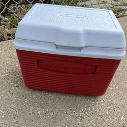 Small Rubbermaid Cooler