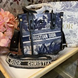 Hand/crossbody Mini Bag