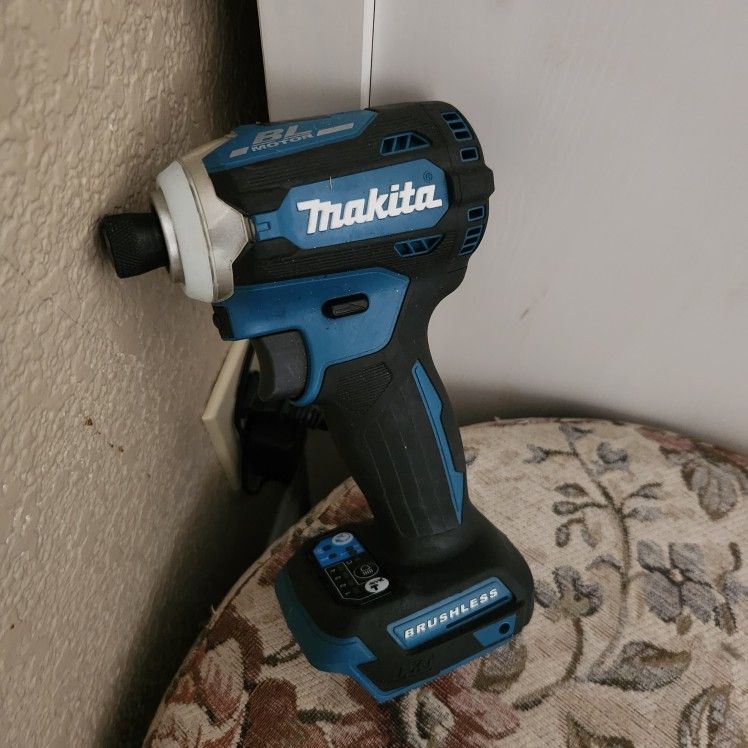 BRAND NEW BL MOTOR LXT BRUSHLESS 18V (4 SPEED) makita IMPACT.