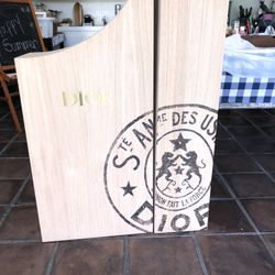 Dior Retail Display Stands Large Wood Merchandising Stands 