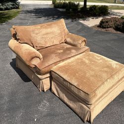Golden Loveseat With Ottoman
