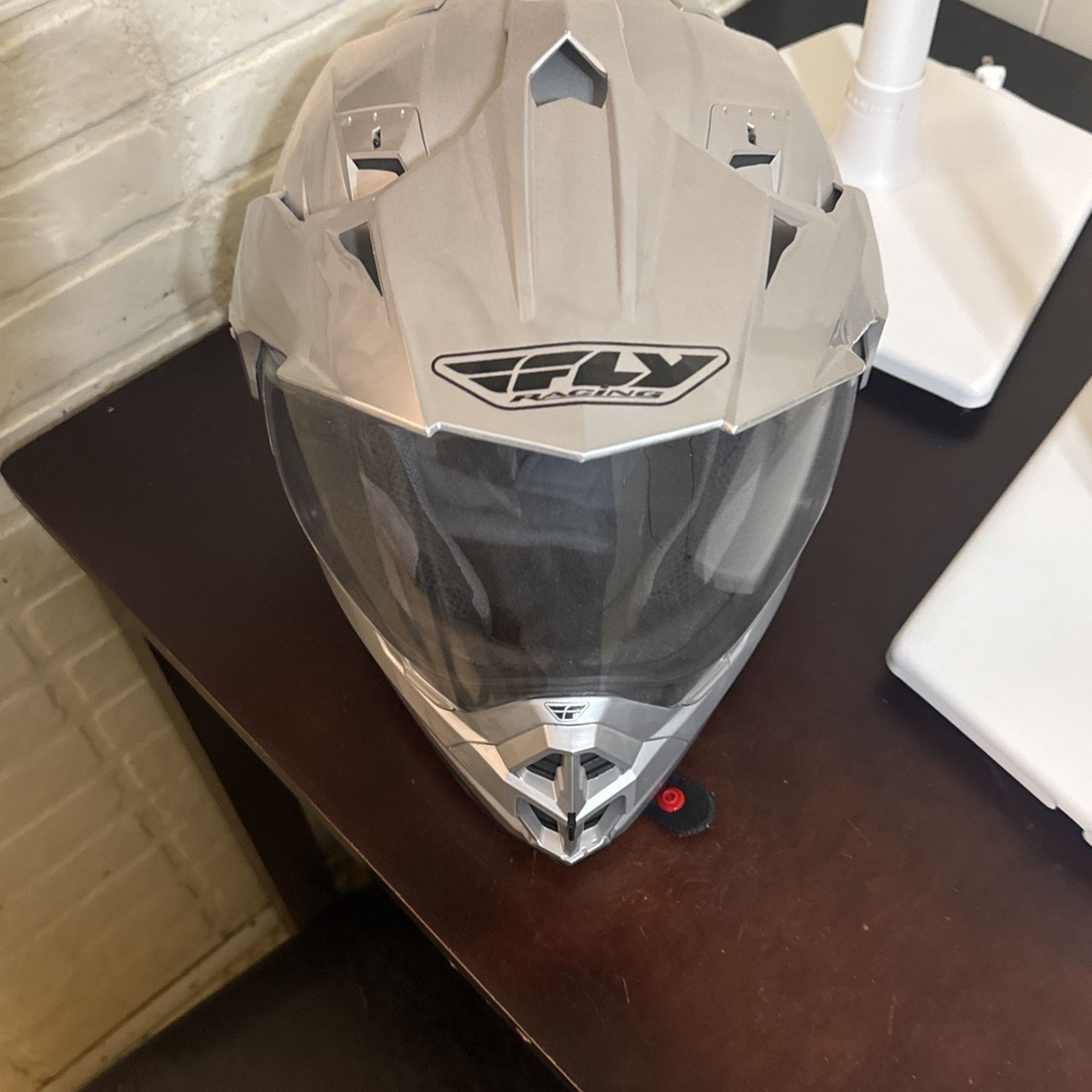ATV OFF ROAD MOTOR CROSS FLY - 26 M RACING HELMET. White.