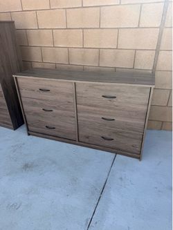 Wooden greyish brown 6-drawer dresser