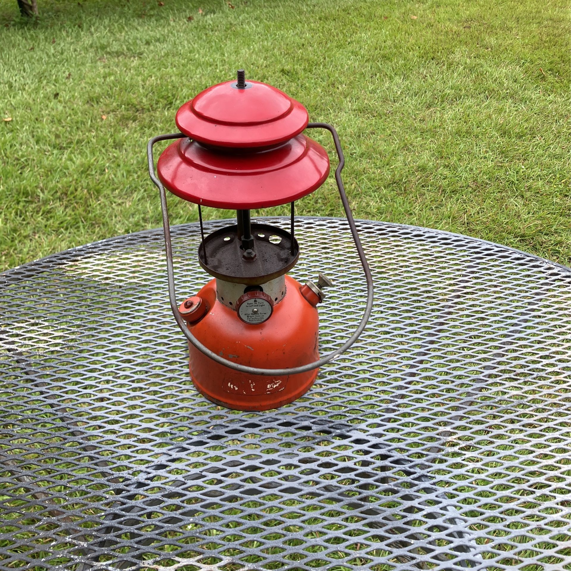 Vintage Coleman Model 200 Oil Lantern
