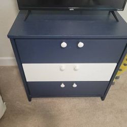 3 drawer dresser 30"×30"×18 in spare bedroom. Barely used. Pet SMOKE kid free home