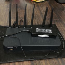 Cradlepoint E3000 Branch Essential Router Wi-Fi, 1200 Mbps Modem