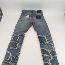 Forever 21 men jeans size 32 the pair in the picture is a 29 I have the same pair size 32