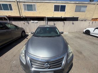 Nissan Altima Gray