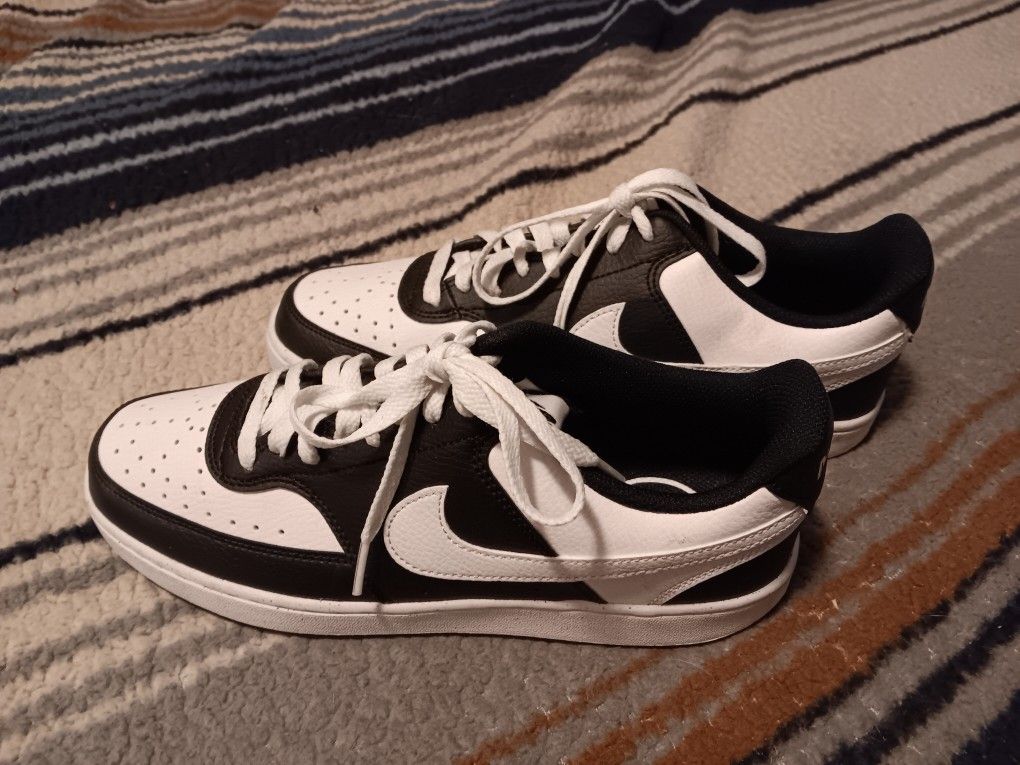 Nike Tennis Shoes