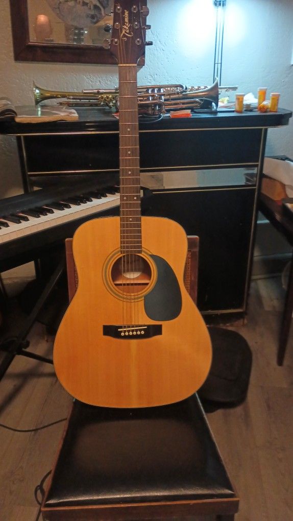 Acoustic Guitar Takamini G, 330 Excellent I Paid 4 For It A Year But It Got A Little Sunburn But That Has Not Affected It At All