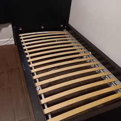 Twin Bed w Frame