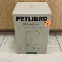 PETLIBRO AUTOMATIC CAT FEEDER WITH CAMERA.