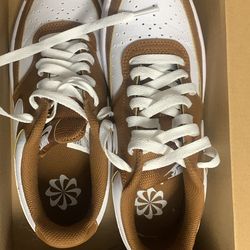 Women’s Nike shoes