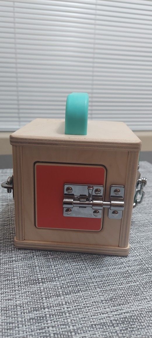 Lovevery Montessori Box