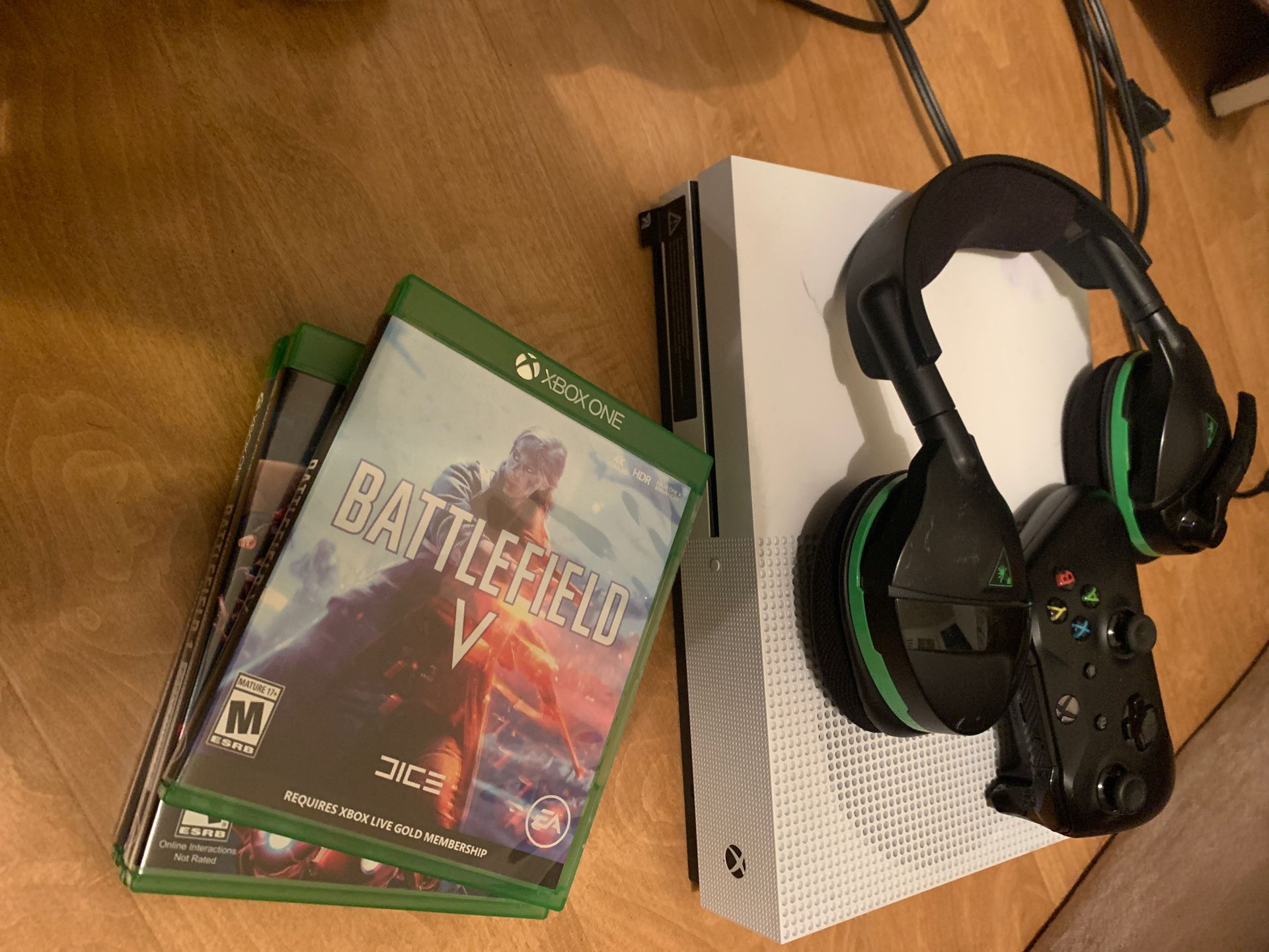 Xbox 1 with turtle beach headphones and games