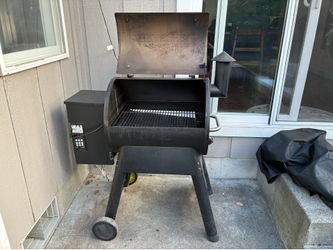 Traeger Pro Series 575 wood pellet grill.