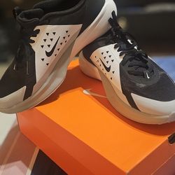 Brand New Nike Boy  Youth Shoes 