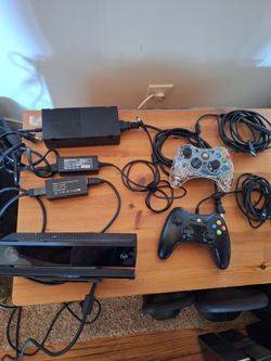 Xbox One + 3 Xbox 360 Console Bundle Kinect Controllers Cables