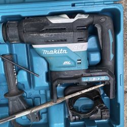 Makita AVT 36 V Drill 