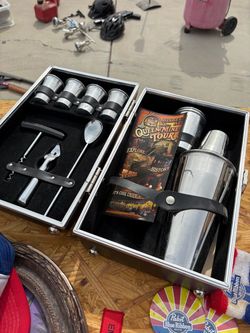Mid century travel bar set $20!