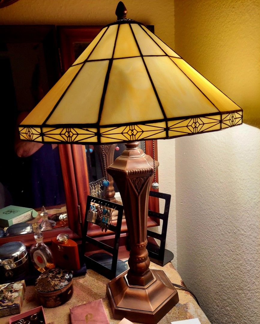 Beautiful Desk/vanity Lamp