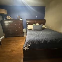 4 Pieces Of Wood Bedroom Set
