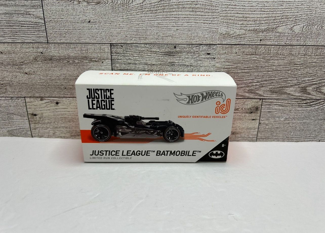 Hot Wheels id Uniquely Identifiable Vehicle Silver / Black ‘2018 Justice League Batmobile / Limited Run Collectible • Die Cast Metal • Made in Malaysi